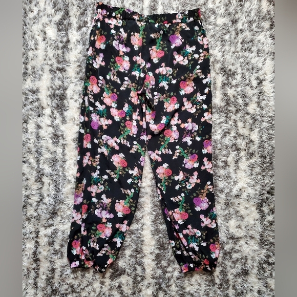 Decree Black Floral Pants with Pockets - Picture 3 of 11